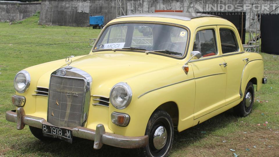 Mobil ini merupakan mobil Mercedes-Benz tertua dalam Jambore MBCI IX di Solo, di mana mobil tersebut buatan tahun 1958 dengan kapasitas mesin 1800cc. Tak heran jika banyak pengunjung yang berfoto bersama mobil tersebut.